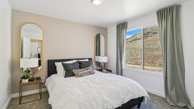 Building Photo - 513 E Levengrove Dr