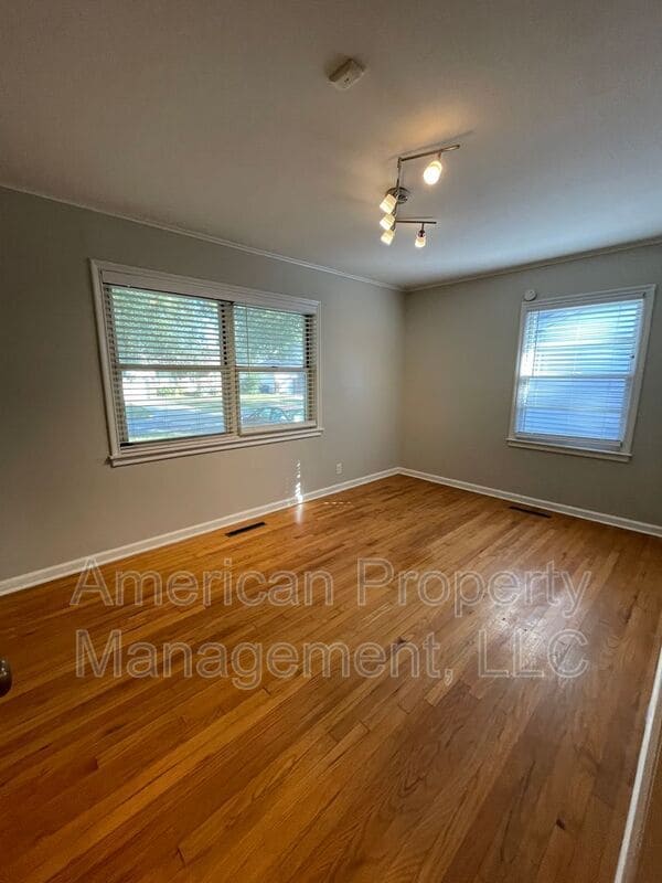 Building Photo - 2644 S Winston Ave