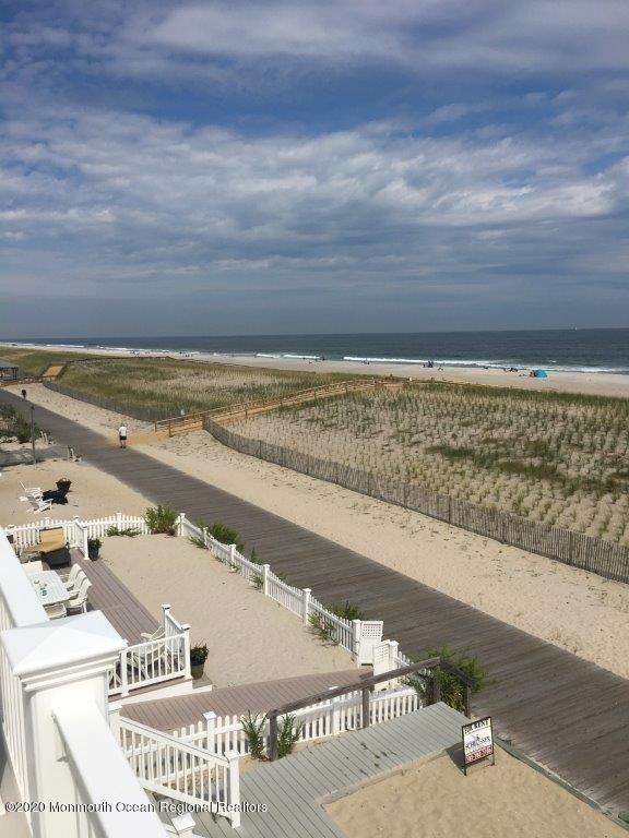 Building Photo - 1904 Oceanfront