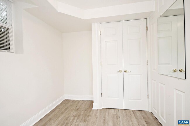 Building Photo - 2323 Fontaine Ave Ext