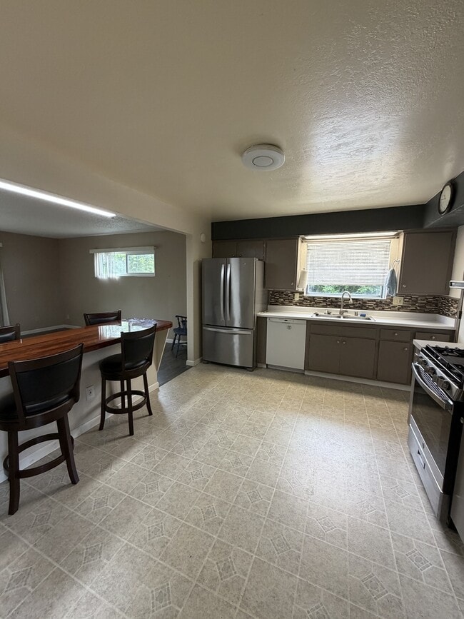 Building Photo - 2409 Pomo Ct