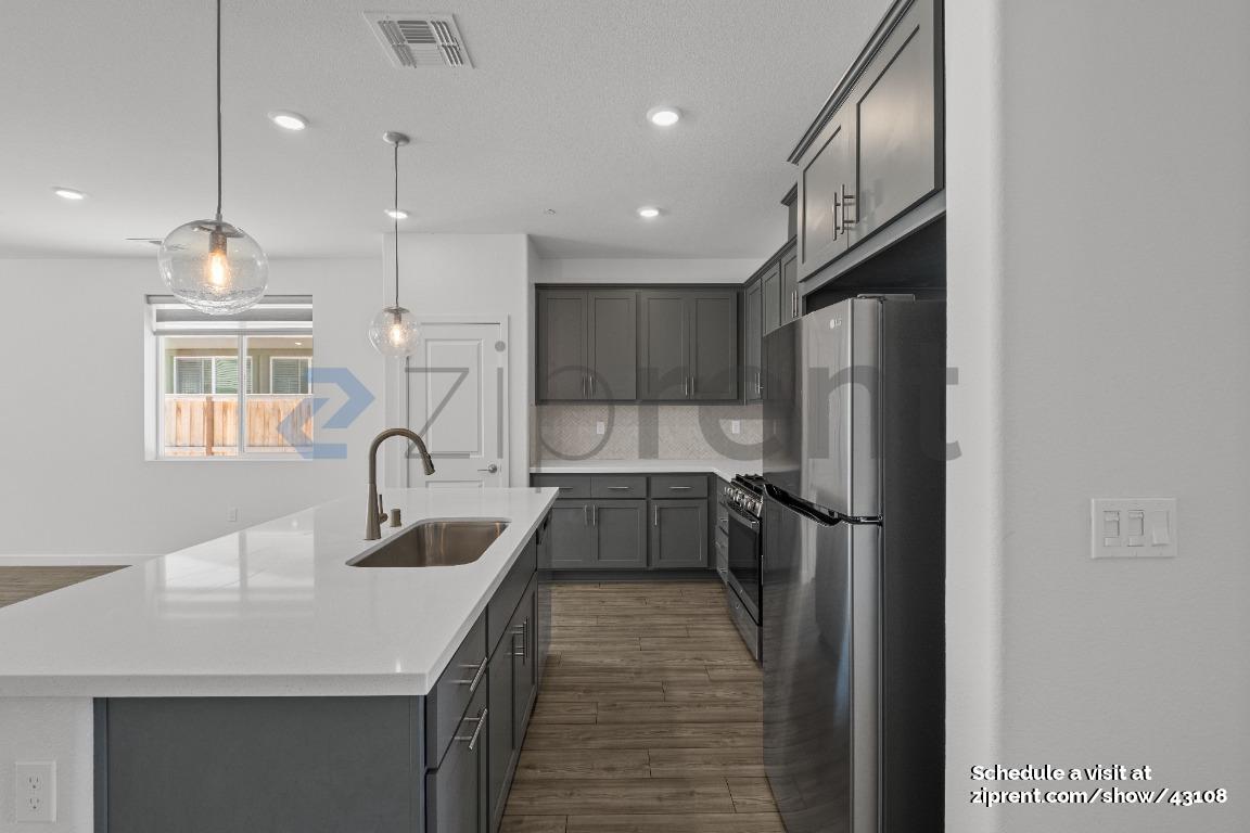 Building Photo - 1074 Osprey Dr