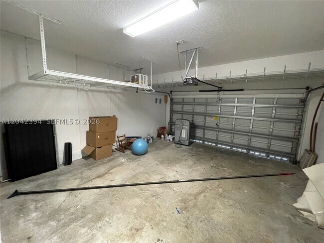 Building Photo - 16331 SW 49th Ct