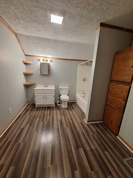 Building Photo - 308 2nd St