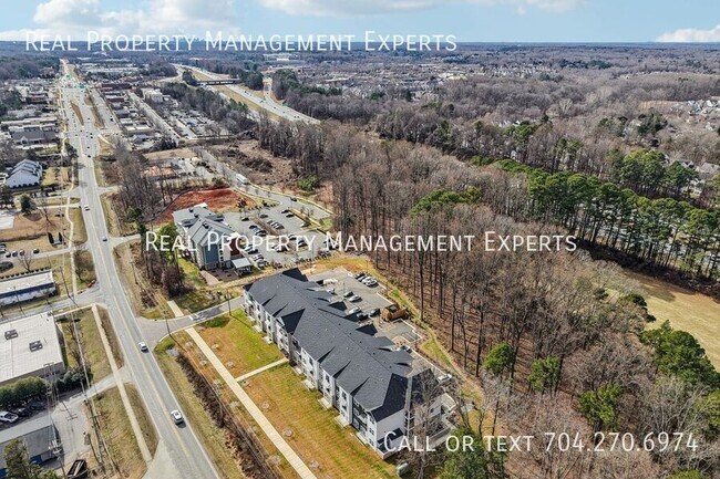 Building Photo - 14801 Statesville Rd