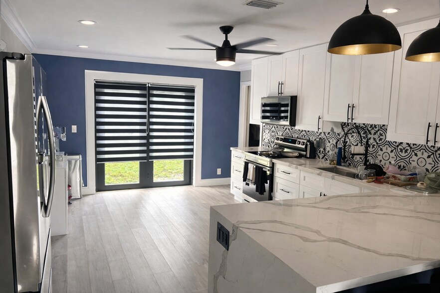 Kitchen - 7344 Palmdale Dr