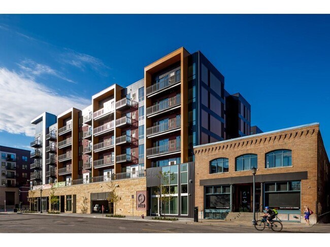 Primary Photo - 1300 E Lake St