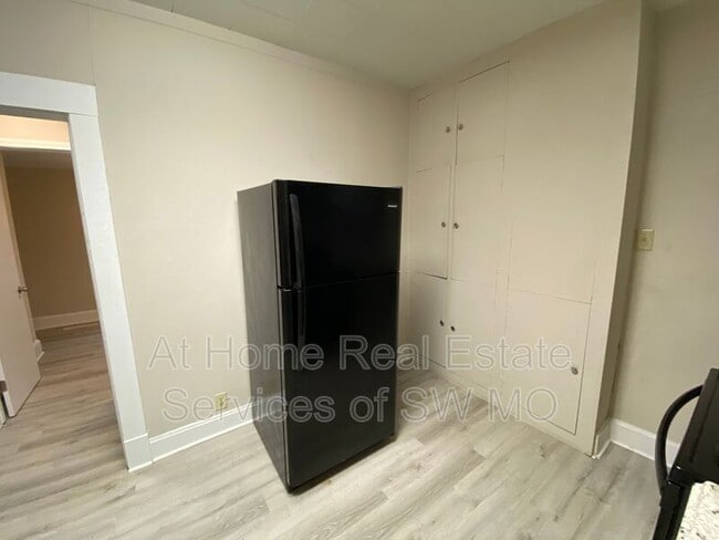 Building Photo - 1224 E Central St