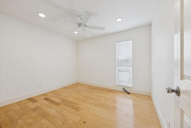 Building Photo - 5820 Berkman Dr