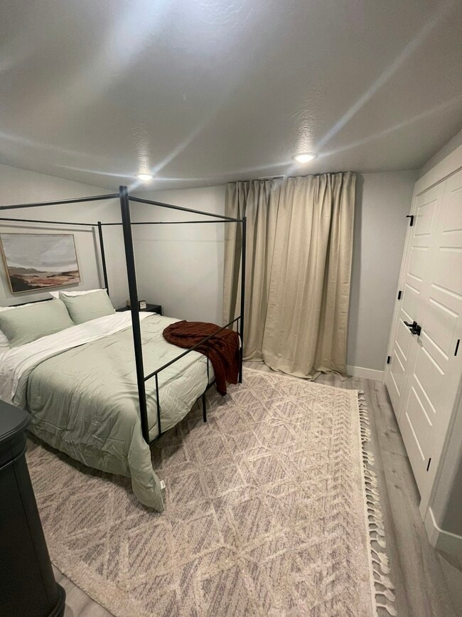 Building Photo - 201 N 20 W