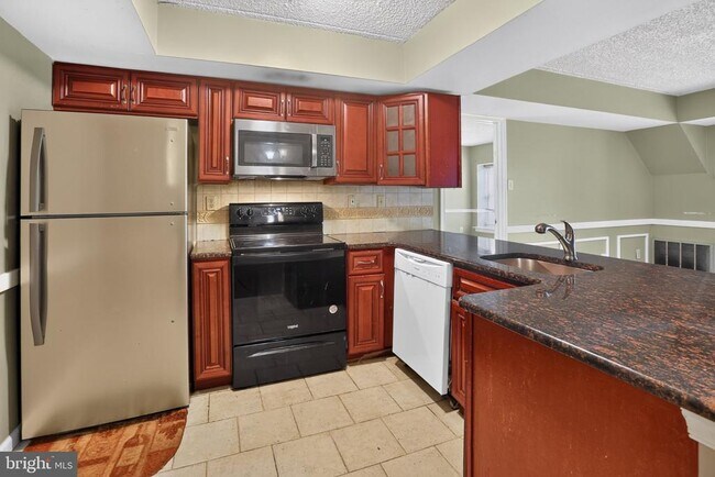 Building Photo - 702 Deer Run