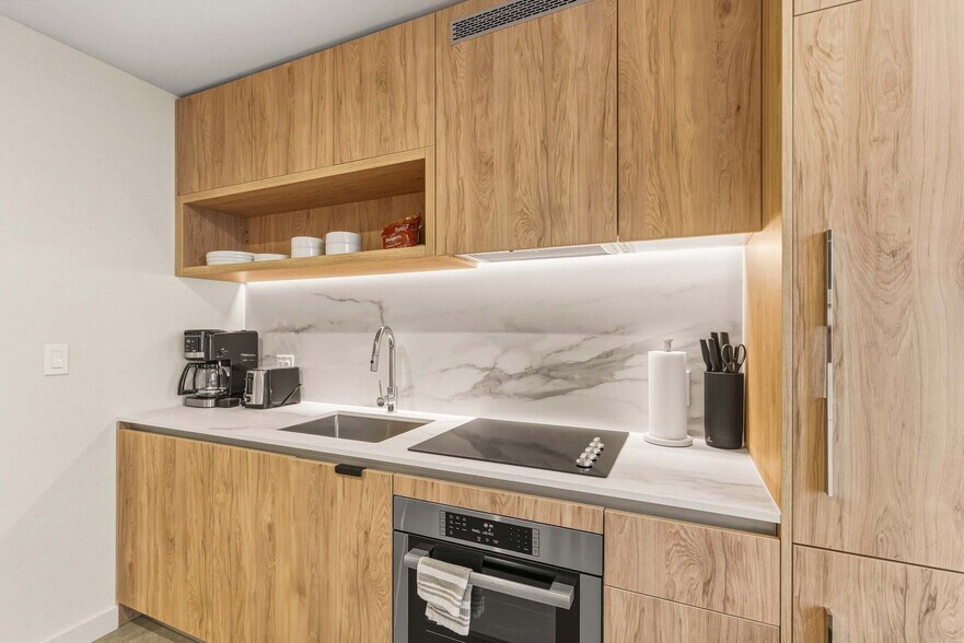 Building Photo - 11 NE 6th St