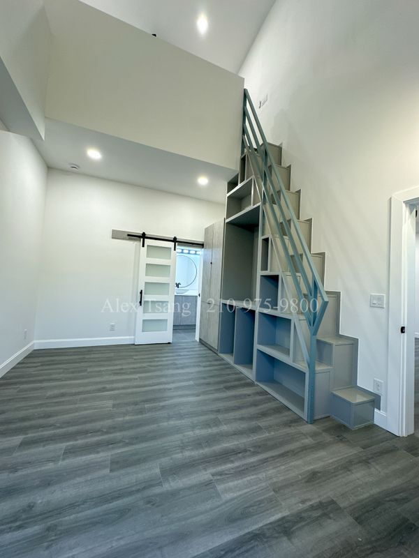 Building Photo - 316 Toledo St