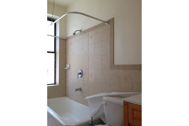 Building Photo - 170 New York Ave