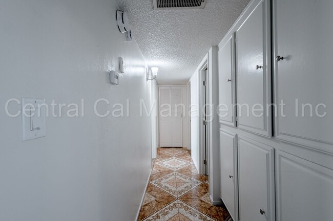 Building Photo - 3 Bedroom/2 Bath Home with Solar - $2100 Per Month!