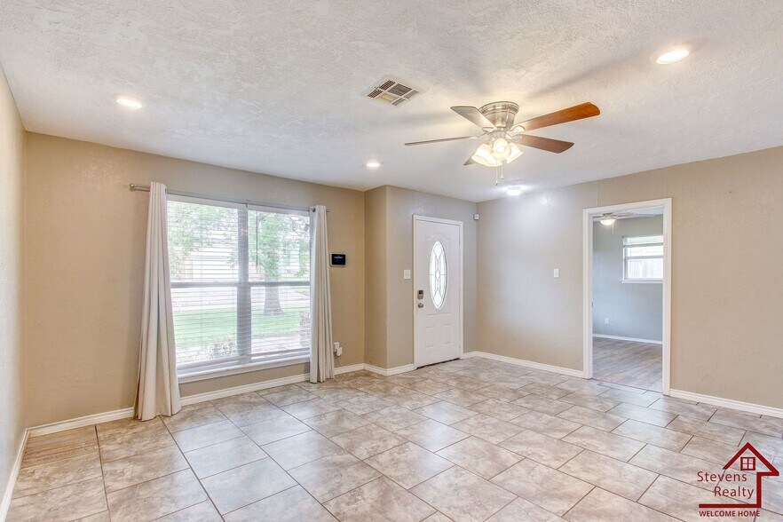 Building Photo - 303 SW 72nd St