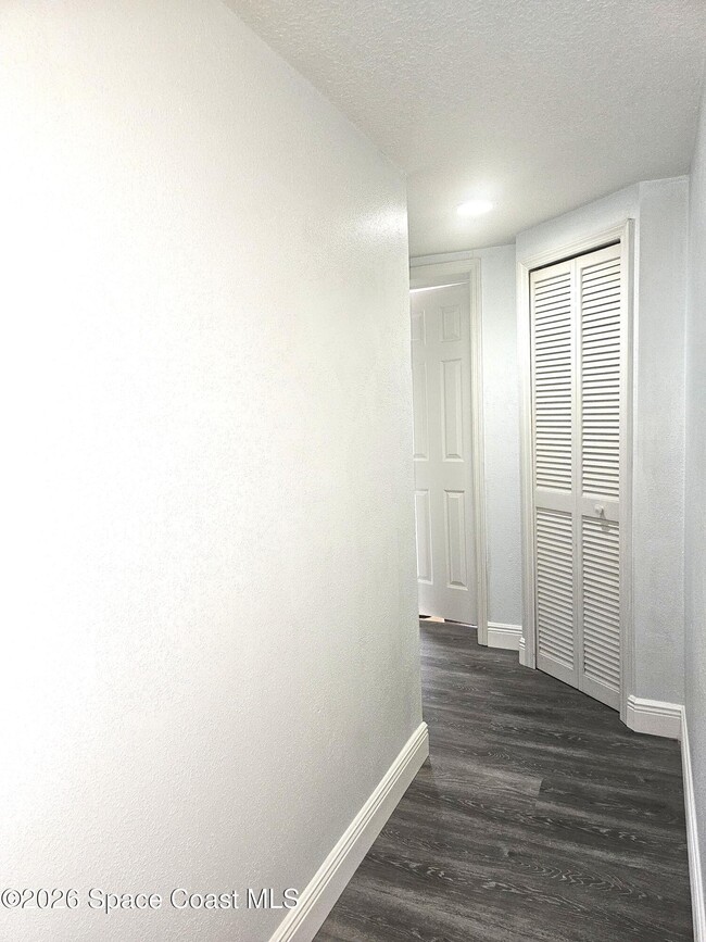 Building Photo - 135 Roosevelt Ave