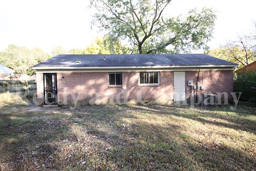 Building Photo - 4557 Spring Valley Dr