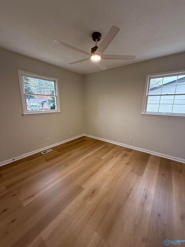 Building Photo - 1002 Parcus Rd SE