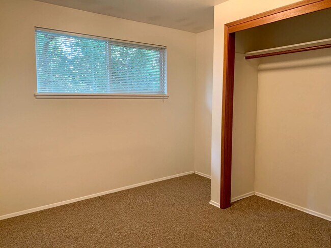 Building Photo - Charming 2 bedroom in Queen Anne!