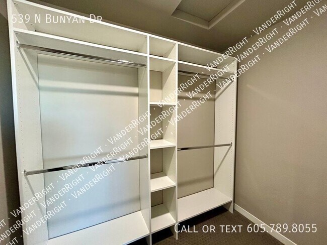 Building Photo - 539 BUNYAN Dr