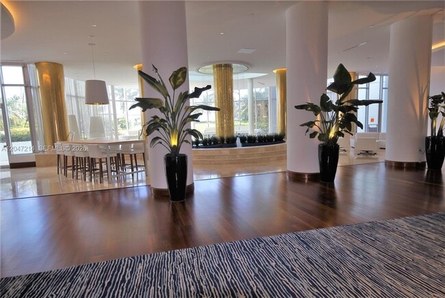 Building Photo - 5151 Collins Ave