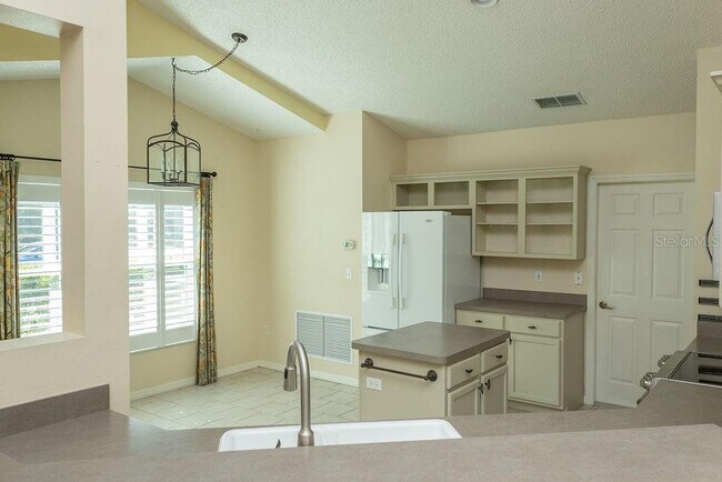 Building Photo - 1407 Whispering Woods Way