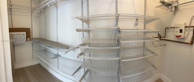 Building Photo - 1990 Bay Dr