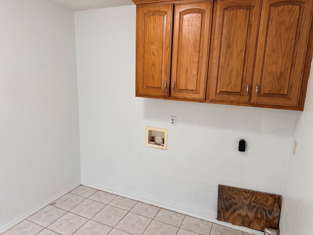 Building Photo - 2501 Redbud Ave