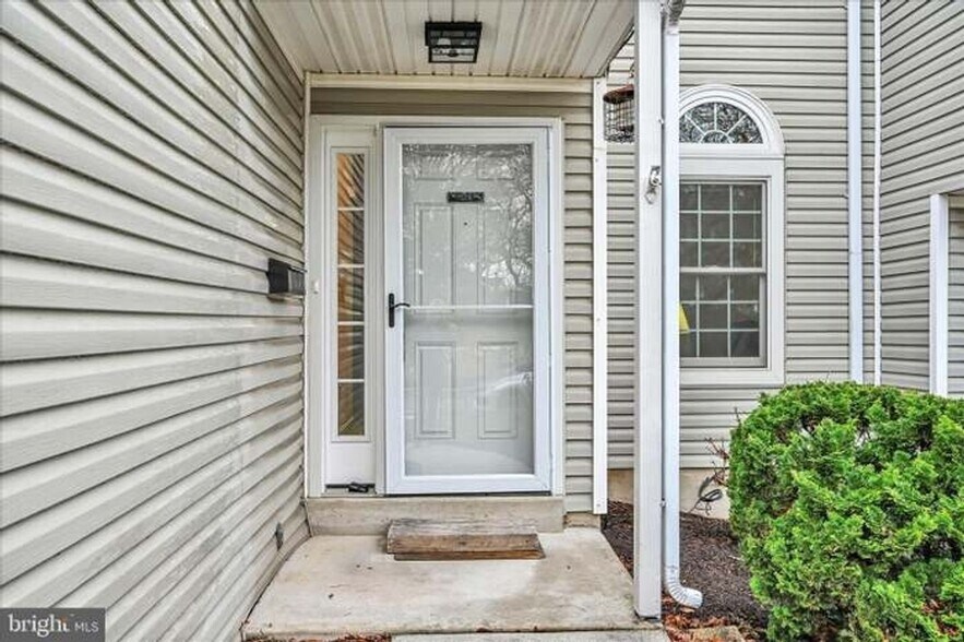 Building Photo - 6106 Spring Knoll Dr