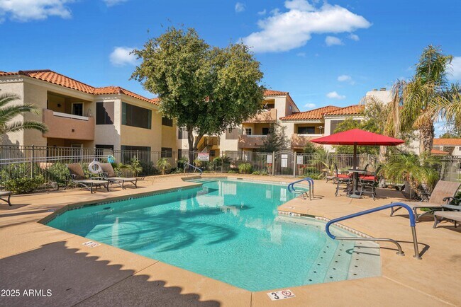 Building Photo - 9990 N Scottsdale Rd