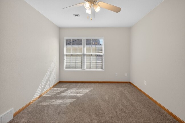 Building Photo - 3 Bedroom 3.5 bath