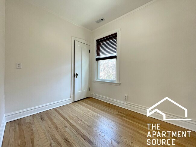 Building Photo - 1925 W Armitage Ave