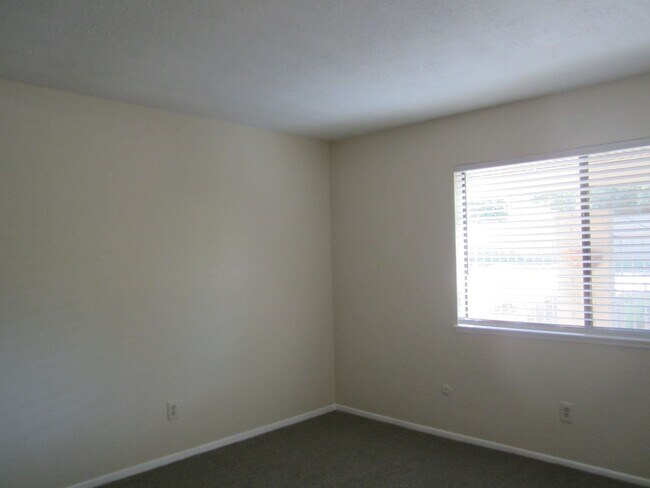 Building Photo - 2642 Laramie Rd