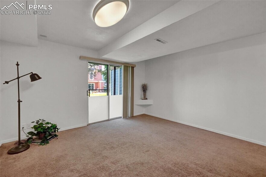 Building Photo - 3467 Queen Anne Way