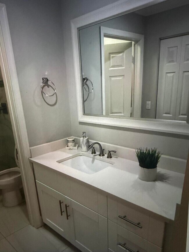 Building Photo - 12725 Shoreline Dr