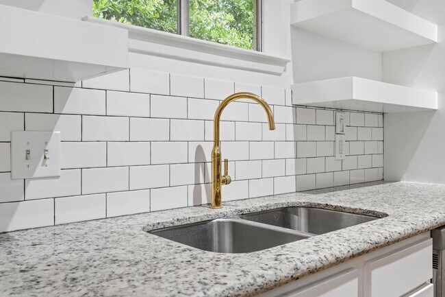 Building Photo - 1616 Kipling St