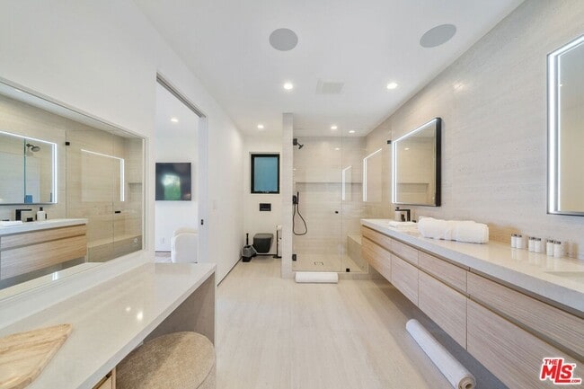 Building Photo - 8800 Hollywood Blvd