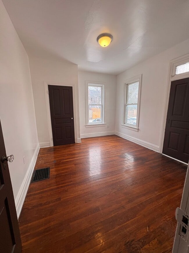 Building Photo - Available Now! Large North York Near Farquar Park