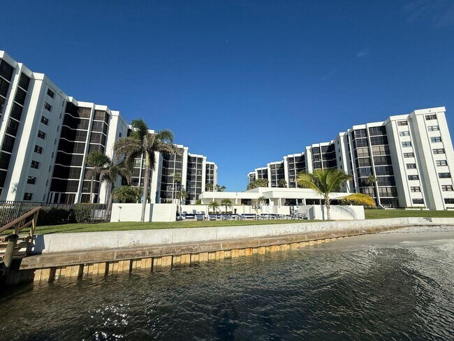 Building Photo - 19800 Sandpointe Bay Dr