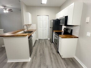 Building Photo - Crescent Place - 11-206