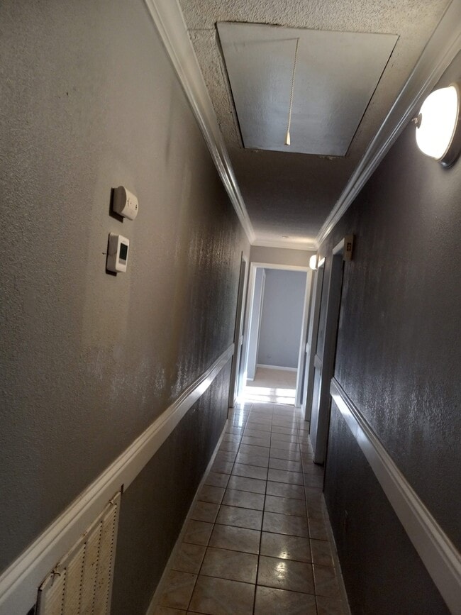 Building Photo - 16900 Wellborne Rd