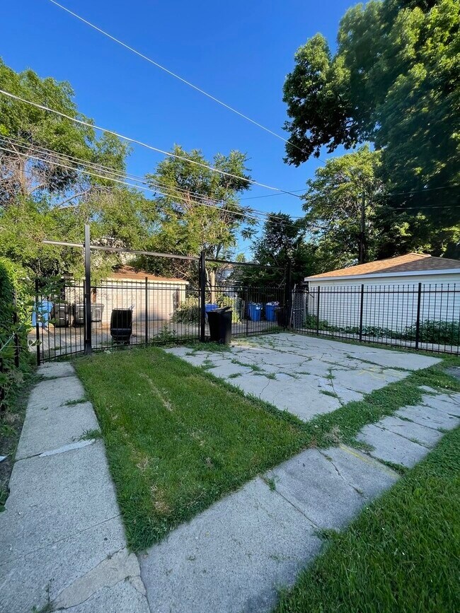 Building Photo - 7528 S Peoria St