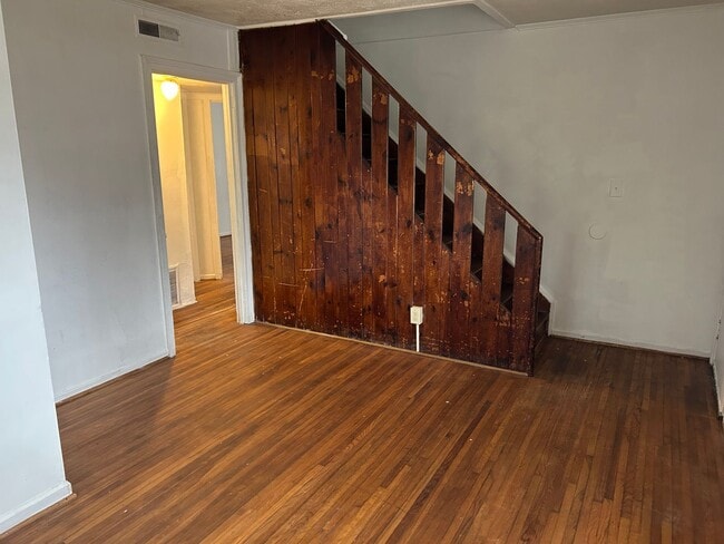 Building Photo - 1005 Nancy Ln SE