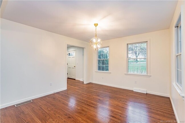 Building Photo - 1241 Halladay Ave W