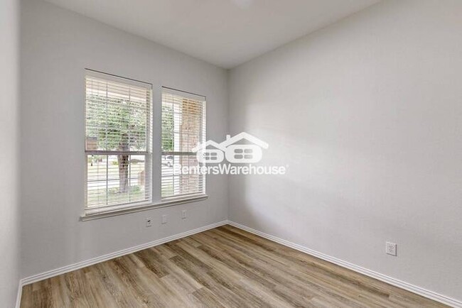 Building Photo - MOVE IN READY - 3BED/2BATH - FORNEY TEXAS
