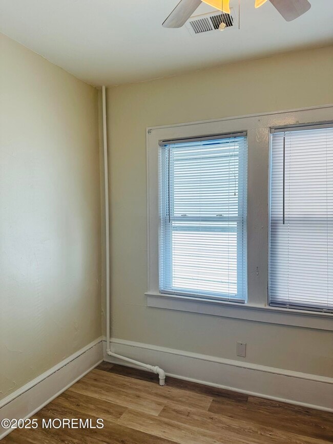 Building Photo - 213 Park Pl Ave