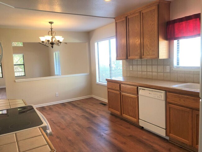 Building Photo - 3/2 home in Lake Wildwood Gated Community,...