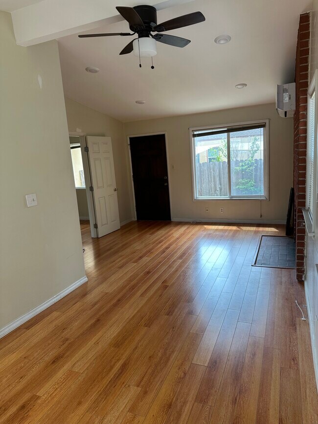 Building Photo - 3858 Bentley Ave