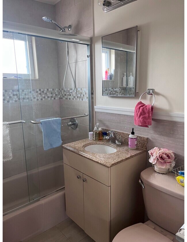 Building Photo - 420 Sheridan Pl